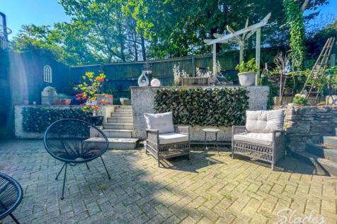 59 howard patio area