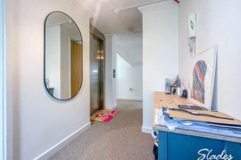 ENTRANCE HALL 2