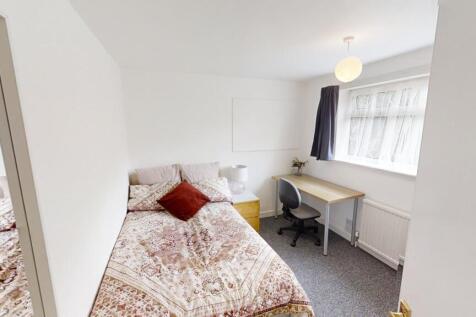 Bedroom 5a.jpg