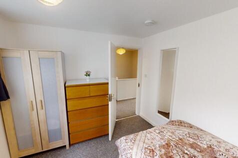 Bedroom 5b.jpg