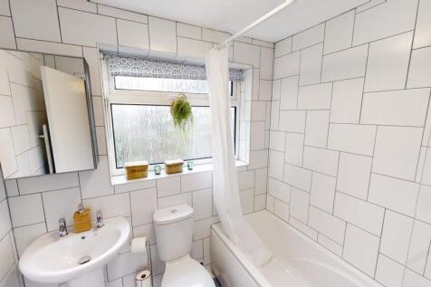 Bathroom a.jpg