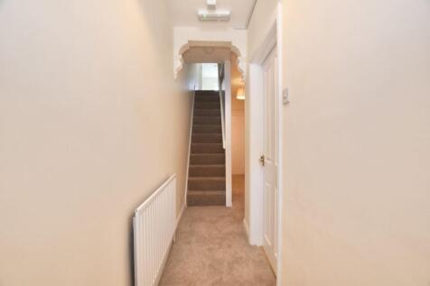 105 Marlborough Road Entrance  Hallway.JPG