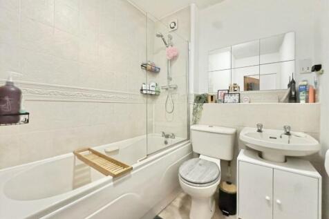 pbox-bathroom-331042.jpeg