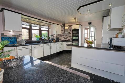 Kitchen_3.jpg
