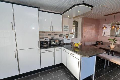 Kitchen_4.jpg