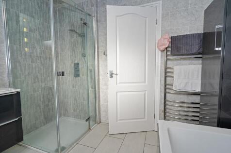 Bathroom_2.jpg