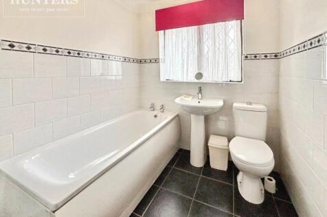 pbox-bathroom-332950.jpg