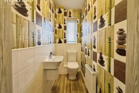 pbox-bathroom-332427.JPG