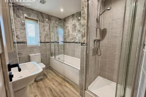 pbox-bathroom-332427.JPG