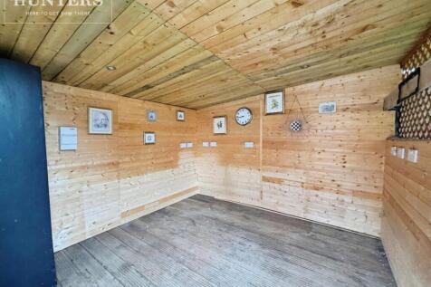 pbox-bedroom-332427.JPG