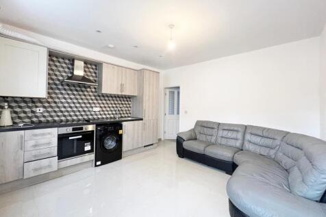 Living room/ Kitchen