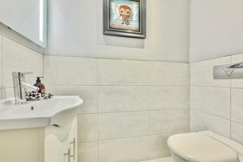 pbox-bathroom-330911.jpg