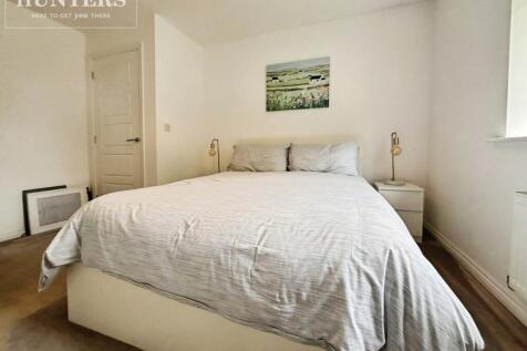pbox-bedroom-332825.jpeg