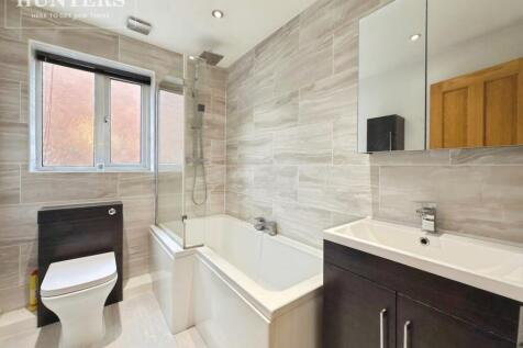 pbox-bathroom-334949.JPG