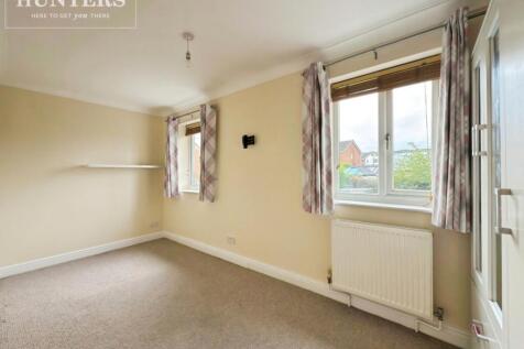 pbox-bedroom-334949.JPG