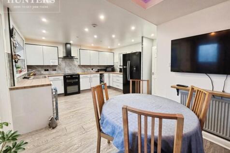 pbox-kitchen-338400.jpeg