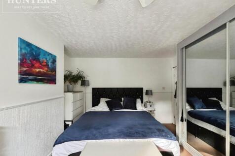 pbox-bedroom-338400.jpeg