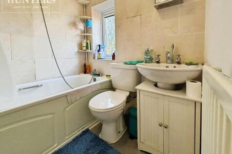 pbox-bathroom-339698.JPG