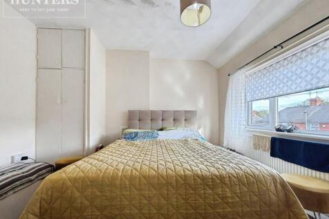 pbox-bedroom-339698.JPG
