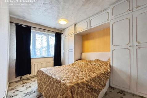 pbox-bedroom-340582.JPG