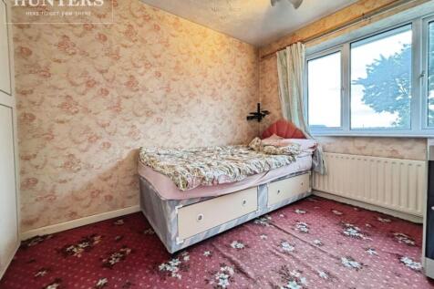 pbox-bedroom-340582.JPG