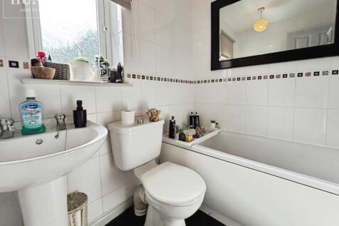 pbox-bathroom-339123.jpeg
