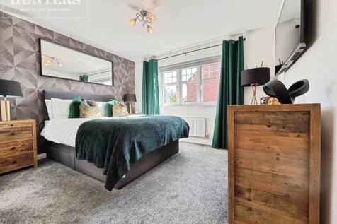 pbox-bedroom-343377.jpg