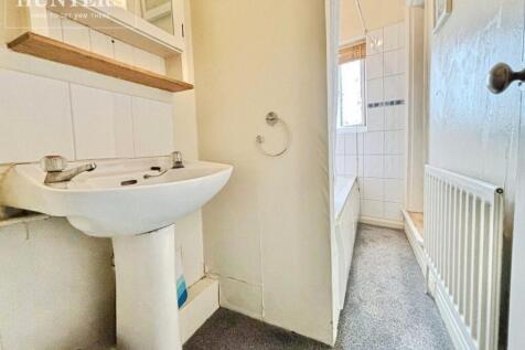 pbox-bathroom-345913.jpg
