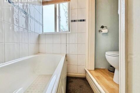 pbox-bathroom-345913.jpg