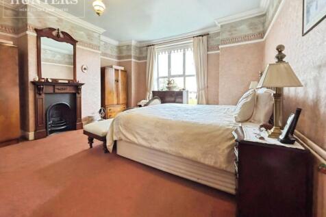 pbox-bedroom-341358.jpg
