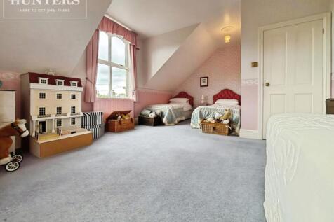 pbox-bedroom-341358.jpg
