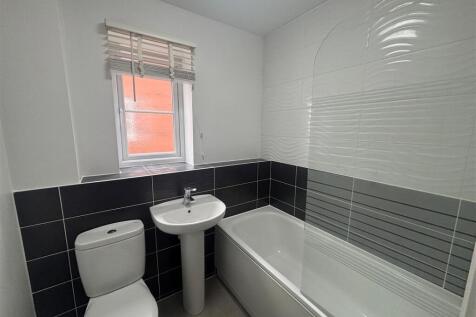 Family bathroom.jpg