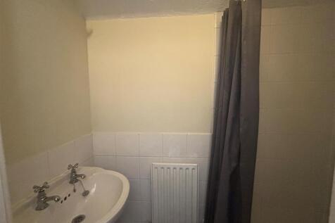 downstairs shower room.jpg