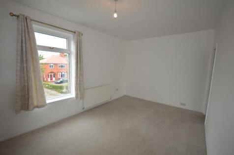 bedroom 1.JPG