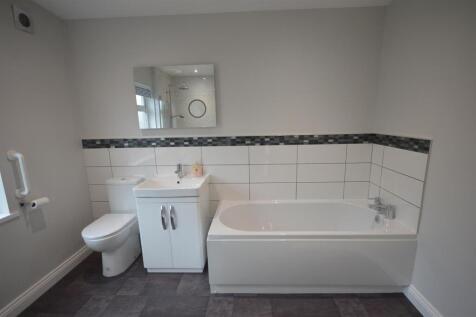 Bathroom 1.JPG