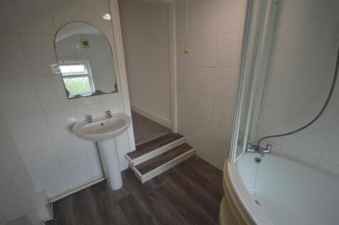 Bathroom 1.JPG