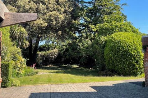 Front Garden & Driveway