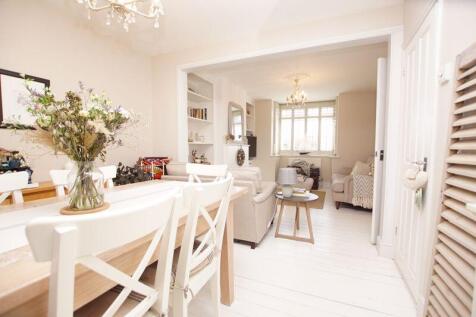 Lounge/ Dining Area