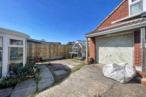 Rear Garden &amp; Double Garage