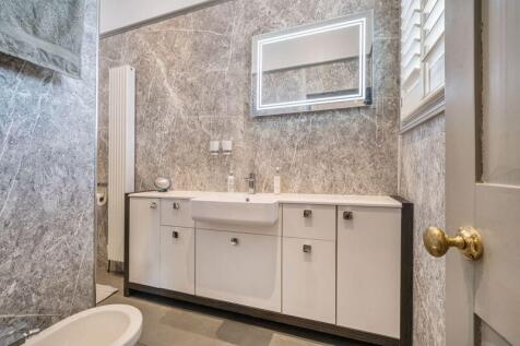 En-suite (Bedroom One)