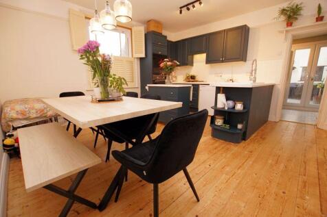 Kitchen/ Breakfast Room