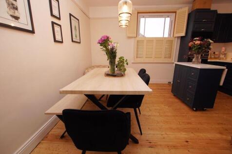 Kitchen/ Breakfast Room