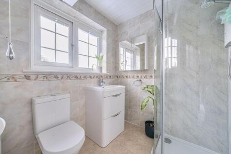 Bedroom Two En Suite