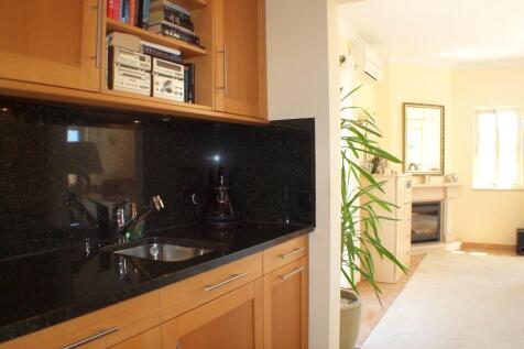 Kitchenette (master)