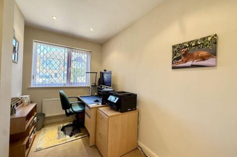 Bedroom 5/Office