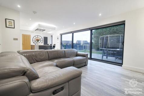 Lounge/Kitchen