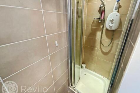 EN SUITE SHOWER ROOM