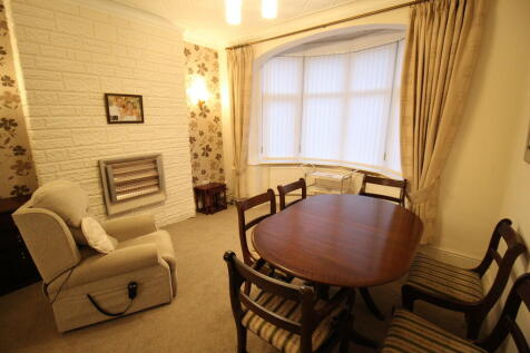 Thru Lounge/Dinin...