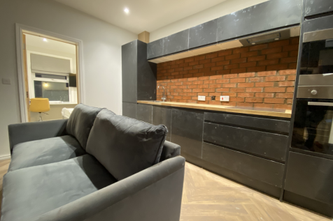 Flat-3-Lenton-Blvd-Kitchen-3-1.png