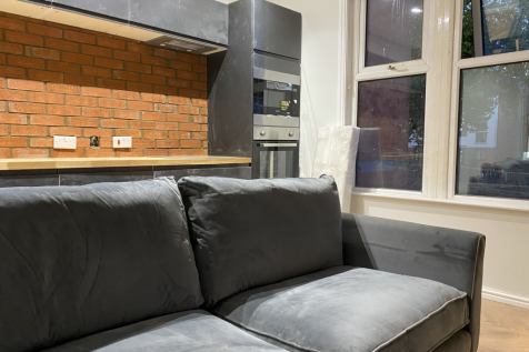 Flat-3-Lenton-Blvd-Kitchen.png